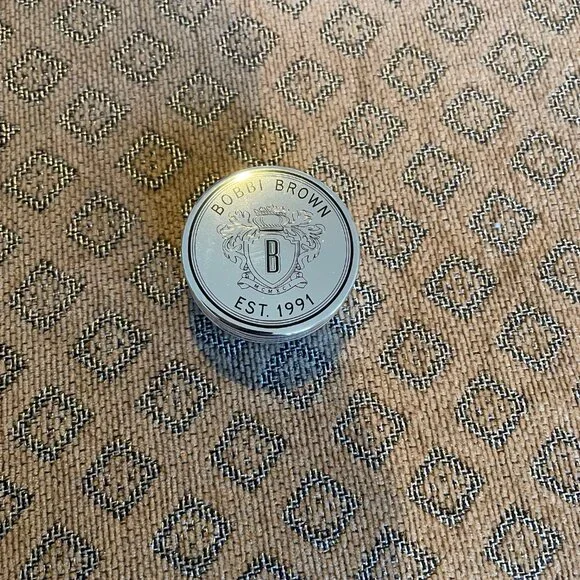 Bobbi Brown Hydrating SPF 15 Lip Balm, NWT, discontinued and difficult to find - Picture 3 of 7